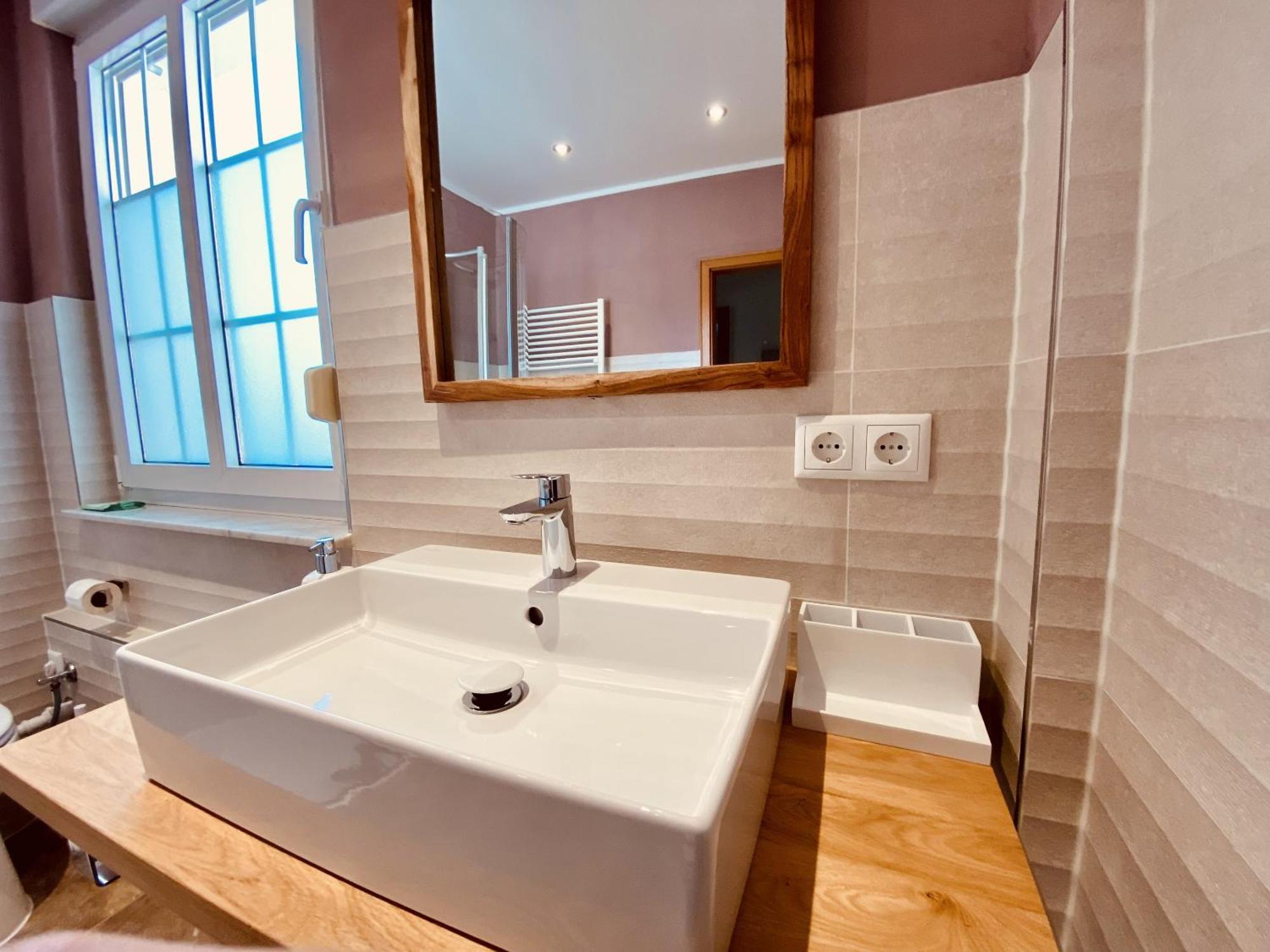 Casa Rehse: Stylish Apartment with Self-Check-In & Smart TV Erfurt Exterior photo